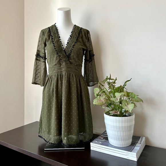 Zara ⎮ Pom Pom V-neck dress - Picture 1 of 10